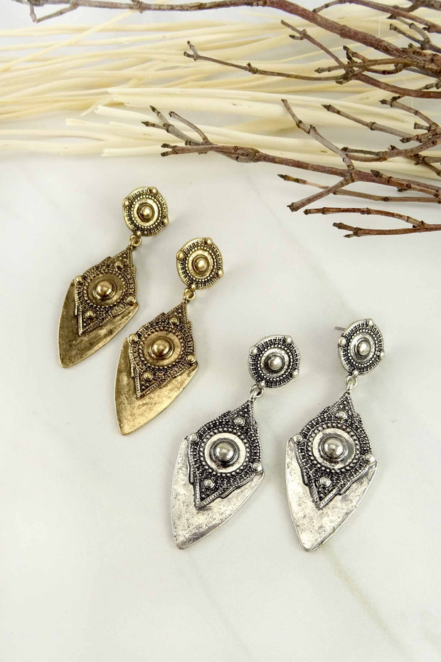 Engraved tribal detail dangle earring